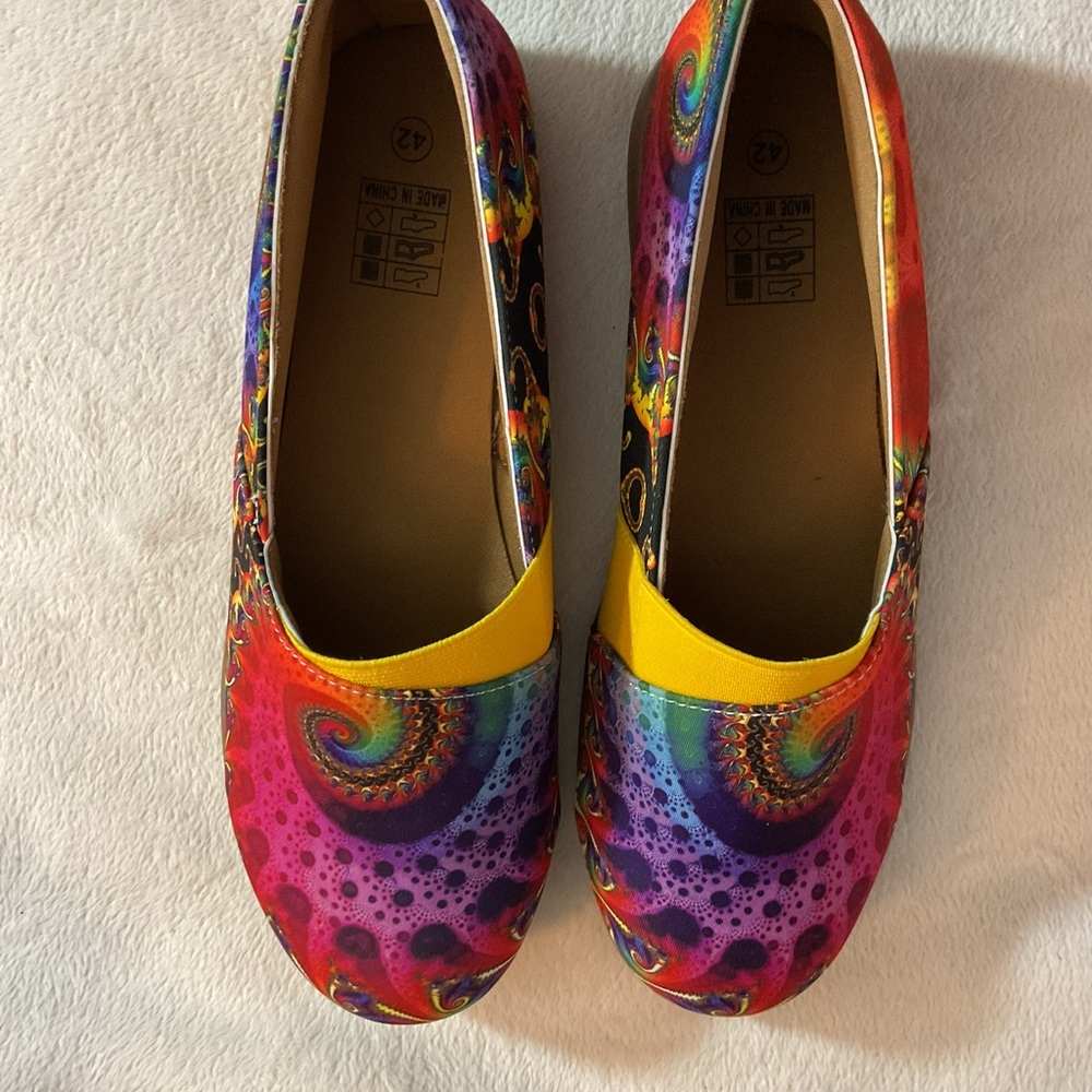 Colorful Women's Slip-On Shoes - Picture 3 of 5